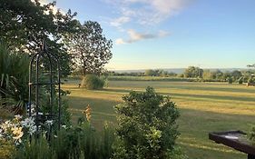 Cotswold Edge Guest Suite With Broadway Hill View